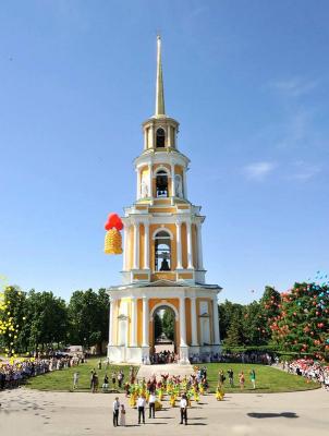 Олег Ковалёв поздравил выпускников рязанских школ с окончанием учёбы